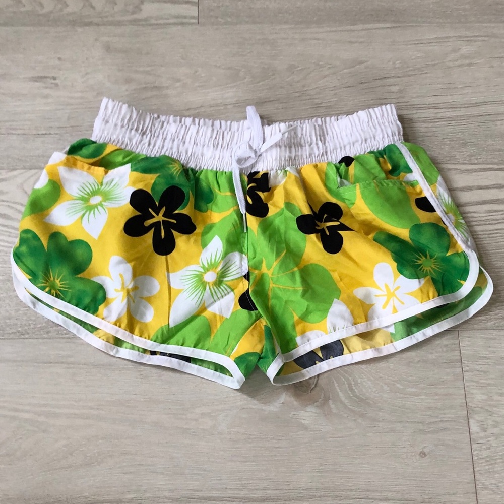 New Italian Girl’s Dri-Fit Athletic Floral Shorts - Picture 16 of 16